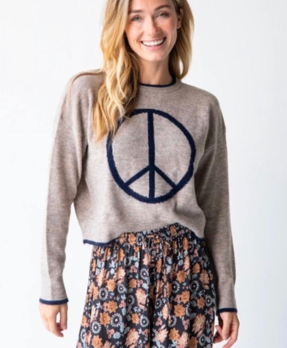 NATURAL LIFE Intarsia Icon Peace Sign Sweater in Heather Oatmeal